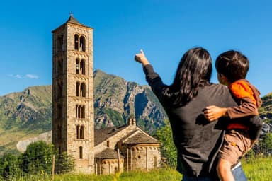 Escapada en familia a los Pirineos desde solo 27€/persona (septiembre) en los Apartamentos La Solana (Lleida) con piscina y animación - Traventia