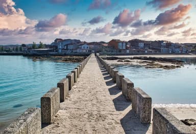 CAMBADOS ¡EL ENCANTO DE LA COSTA GALLEGA!. Desde 2 NOCHES: HOTEL con DESAYUNOS cerca de la playa | Cambados (ago) - Traventia