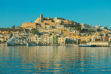 Ibiza en Hotel 4★ + MP + Ferry con Coche desde Valencia/BCN desde 234€/pers en Octubre (Spt 261€ / Ag 363€) - Traventia