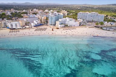 Mallorca: Ferry con coche + Apartahotel junto a la playa con media pensión desde 152€/persona [mayo] - Traventia