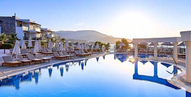 Séjour 4J/3N pour 2 personnes en Crète, Beach Hôtel & Village 5★, Pension complète, piscine, plage privée - Ex : du 15 au 18 Octobre - Voyage Privé