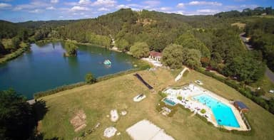 Séjour 8J/7N au Camping Domaine du Lac 3* pour 6 personnes Dordogne - Mobil-Home Premium, Climatisation, Piscine - Du 29 Août au 5 Septembre - Veepee