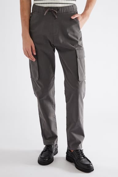 Pantalon cargo Bershka - Gris, tailles du XS au M (98% coton et 2% élasthanne) - Showroomprivé