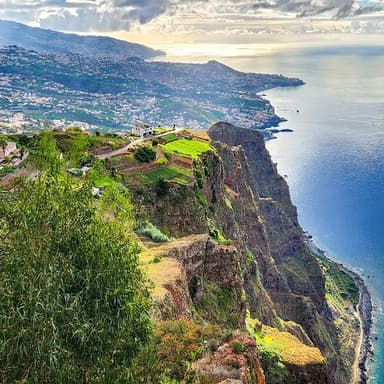 19-26 August, Return flights to Madeira Funchal from Edinburgh with Ryanair - hand luggage 40x20x30cm - Ryanair