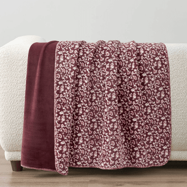 Casual Living Reversible Plush Throw 127 x 177 cm Plum and Purple - Costco