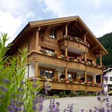 3 Nächte Bregenzerwald (Österreich) Aug.-Okt. | Doppelzimmer inkl. Frühstück & Wellness 417€ zu Zweit | Hotel Apartments Alpenrose - Travelcircus