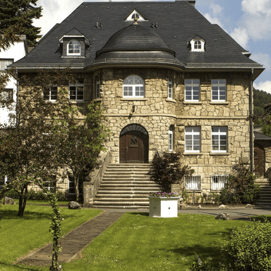 Hochsauerland: Ab 2 ÜN | Vis á Vis Parkhotel | inkl. Frühstück & 1x Dinner | Zugang zum Wellnessbereich | Ab 290€ für 2 Personen - Travelcircus