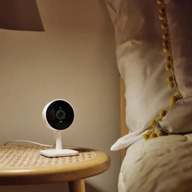 Yale Smarte Innenkamera | 1080p Full HD, Zwei-Wege-Audio, anpassbare Zonen & Zeitplanung, Nachtsicht, Echtzeit-Benachrichtigungen - Yale