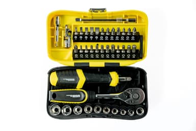 WGB Das Werkzeug 39-tlg. Steckschlüsselsatz 1/4" mit Umschaltknarre & 24 Bits für 24,94€ (Prime) - Amazon