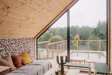 Ferienvilla in der Normandie: Übernachtung im Holzferienhaus + priv. Pool in den Wäldern Frankreichs (6 Pers.) - Urlaubspiraten