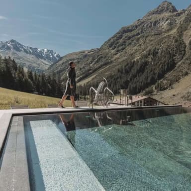 Pitztal, Tirol: ab 2 Nächte | 3/4 Pension, 1000qm Wellness mit Infinity-Pool, Pitztal Sommercard | 4*Alpine Resort Sportalm | DZ ab 438€ - Travelcircus